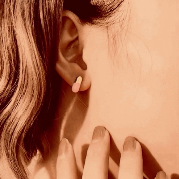 “You’re a Pill” DNA Hope Tablet Capsule Doctor Medicine Pharmacy Mismatched Stud - Picture 10 of 12